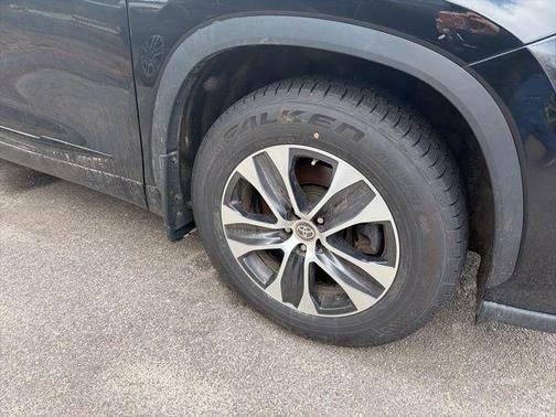 Midnight Black Metallic 2023 Toyota Highlander XLE