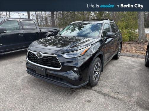 Midnight Black Metallic 2023 Toyota Highlander XLE