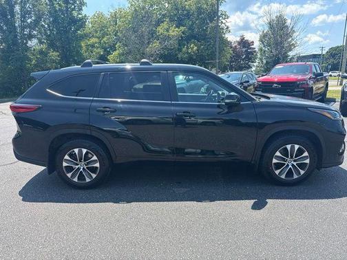 Midnight Black Metallic 2023 Toyota Highlander XLE