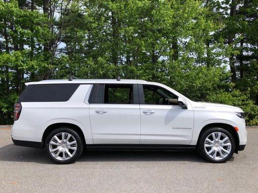 Iridescent Pearl Tricoat 2021 Chevrolet Suburban 4WD High Country