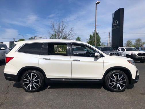 White Diamond Pearl 2019 Honda Pilot Elite