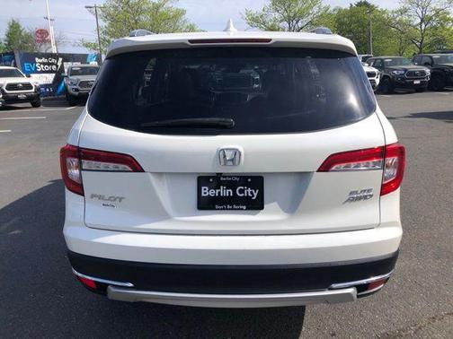 White Diamond Pearl 2019 Honda Pilot Elite