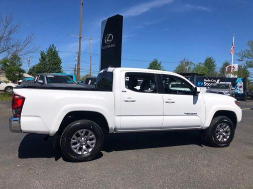 Super White 2018 Toyota Tacoma SR5