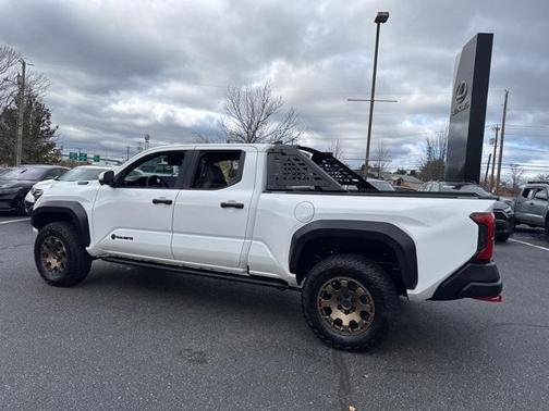 2025 Toyota Tacoma Hybrid Trailhunter