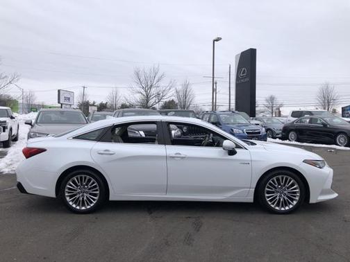2019 Toyota Avalon Hybrid Limited