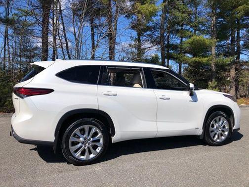 Blizzard Pearl 2020 Toyota Highlander Hybrid Limited