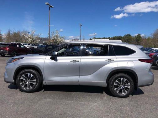Celestial Silver Metallic 2020 Toyota Highlander XLE
