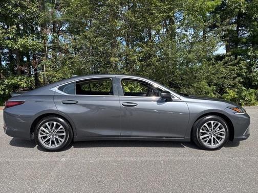 2024 Lexus ES 300h Base