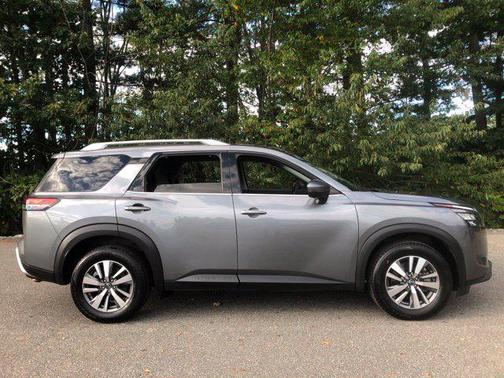 Gun Metallic 2025 Nissan Pathfinder SL 4WD