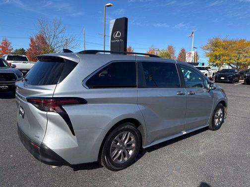 Celestial Silver Metallic 2025 Toyota Sienna XLE