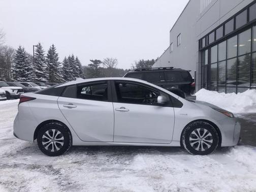 2021 Toyota Prius LE