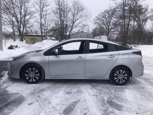 2021 Toyota Prius LE