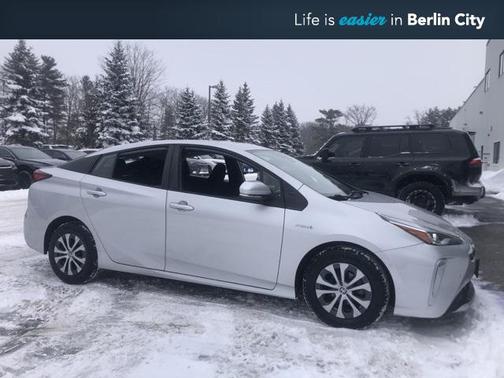 2021 Toyota Prius LE