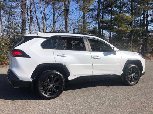 2024 Toyota RAV4 Hybrid SE