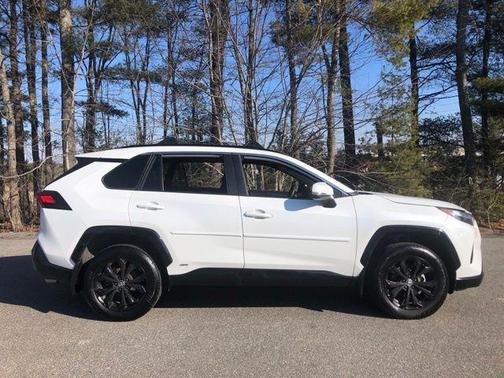 2024 Toyota RAV4 Hybrid SE