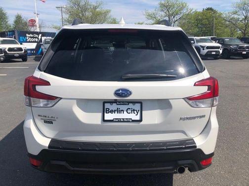 Crystal White Pearl 2019 Subaru Forester Limited