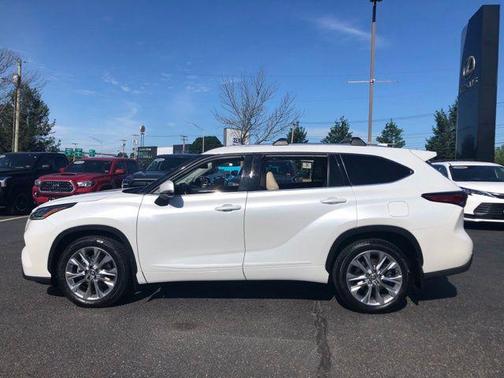 Wind Chill Pearl 2022 Toyota Highlander Limited