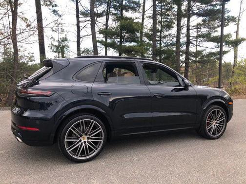Moonlight Blue Metallic 2020 Porsche Cayenne Cayenne
