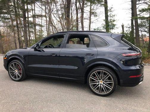 Moonlight Blue Metallic 2020 Porsche Cayenne Cayenne
