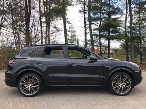 Moonlight Blue Metallic 2020 Porsche Cayenne Cayenne