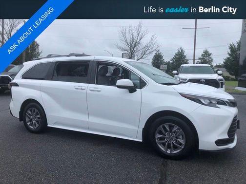 Ice Cap 2025 Toyota Sienna LE