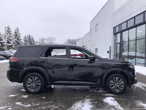 2022 Nissan Pathfinder S 4WD