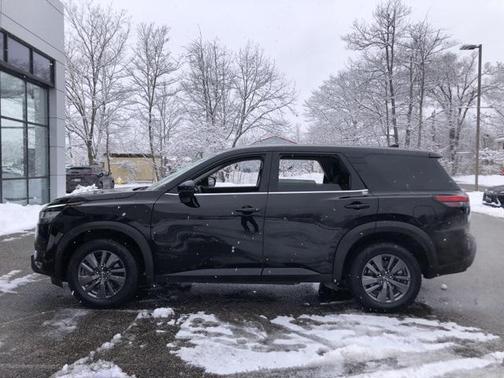2022 Nissan Pathfinder S 4WD
