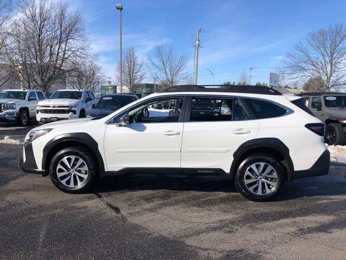 2025 Subaru Outback Base