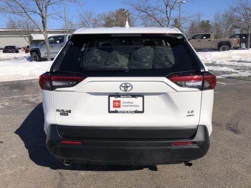 2022 Toyota RAV4 LE