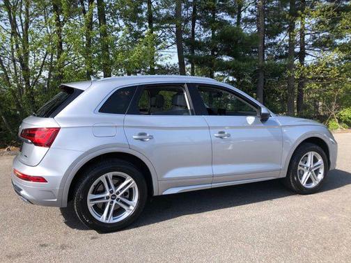 Florett Silver Metallic 2021 Audi Q5 Premium Plus 55 TFSI e quattro S tronic
