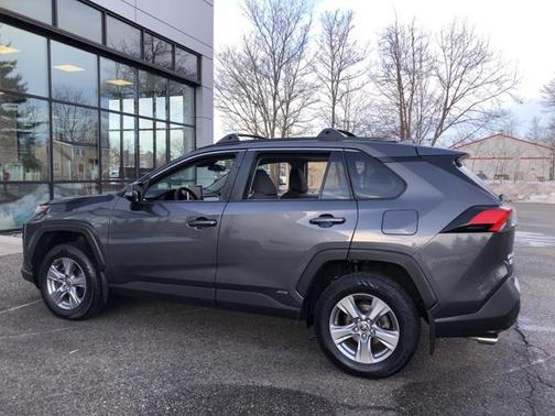 2022 Toyota RAV4 Hybrid XLE