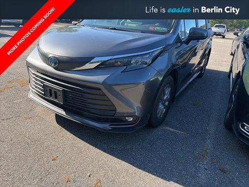 Magnetic Gray Metallic 2025 Toyota Sienna XLE
