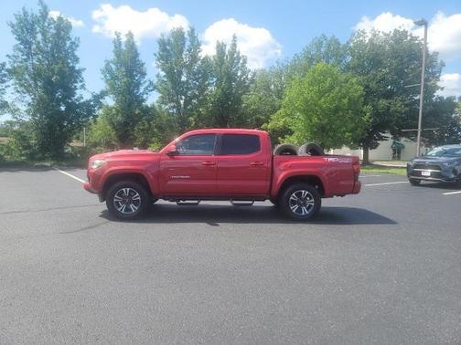 Barcelona Red Metallic 2018 Toyota Tacoma TRD Sport