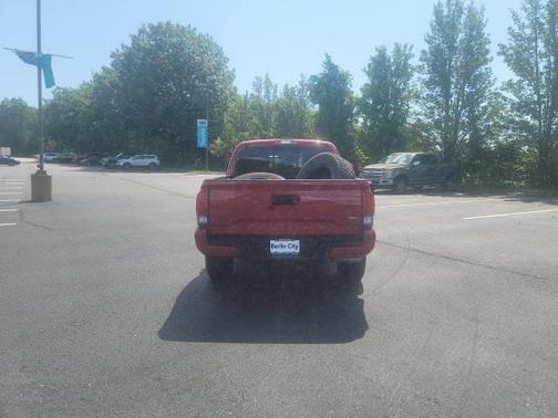 Barcelona Red Metallic 2018 Toyota Tacoma TRD Sport