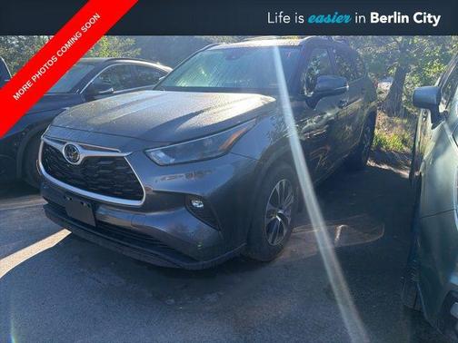 Magnetic Gray Metallic 2023 Toyota Highlander XLE