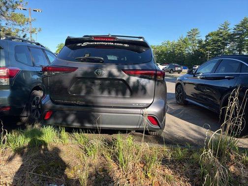 Magnetic Gray Metallic 2023 Toyota Highlander XLE