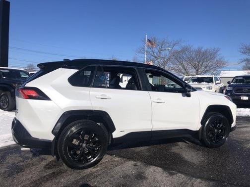 2023 Toyota RAV4 Hybrid SE