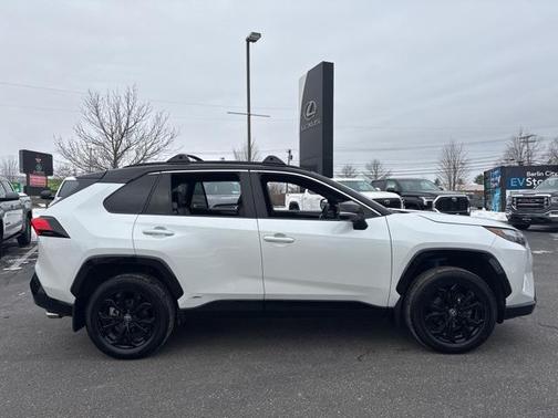 2023 Toyota RAV4 Hybrid SE