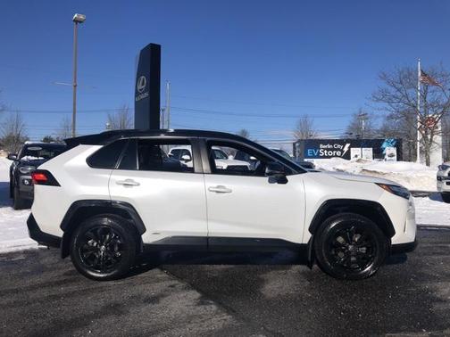 2023 Toyota RAV4 Hybrid SE