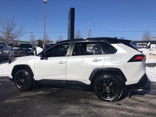 2023 Toyota RAV4 Hybrid SE