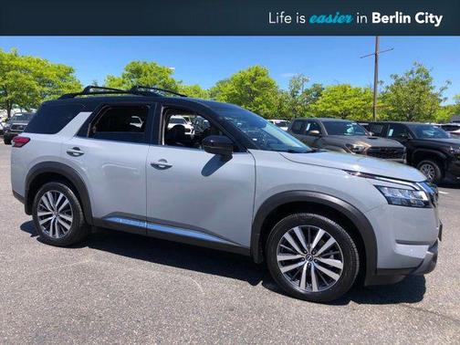 Solid Gray/Super Black 2022 Nissan Pathfinder Platinum 4WD