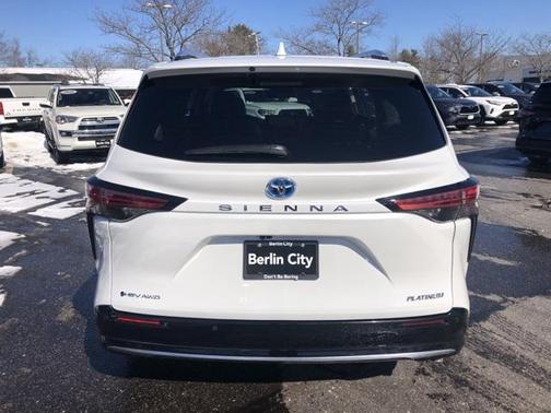 2025 Toyota Sienna Platinum