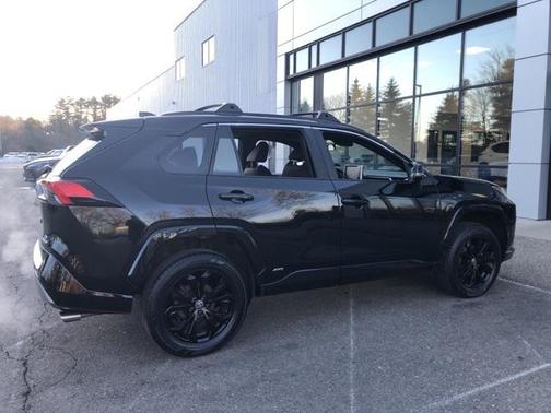 2022 Toyota RAV4 Hybrid SE