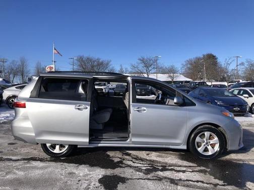 2020 Toyota Sienna LE