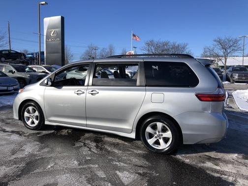 2020 Toyota Sienna LE