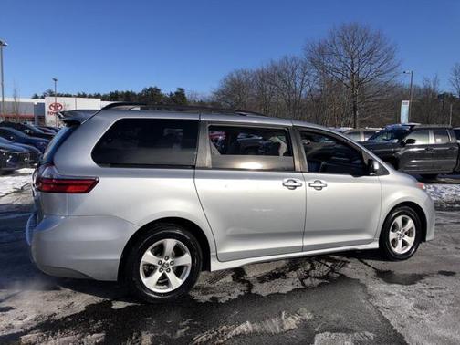2020 Toyota Sienna LE