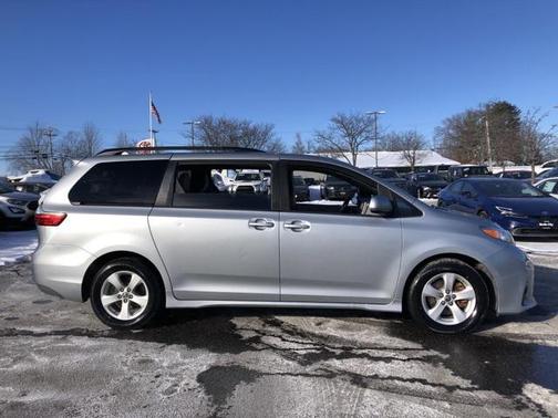 2020 Toyota Sienna LE