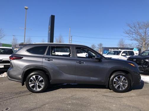 2025 Toyota Highlander Hybrid XLE