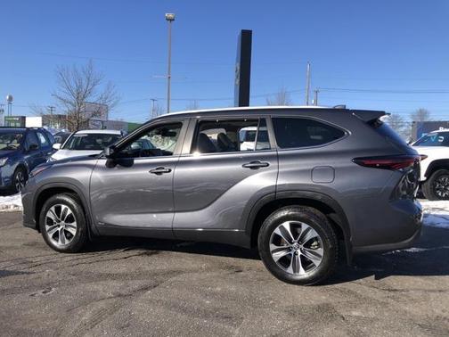 2025 Toyota Highlander Hybrid XLE