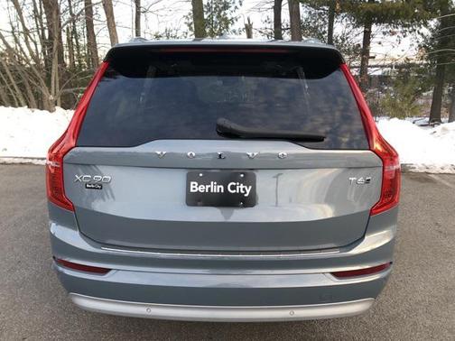 2022 Volvo XC90 T6 Momentum